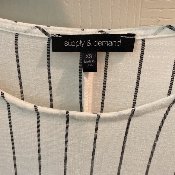 Supply & Demand ruffle sleeve striped top size XS - Picture 3 of 4